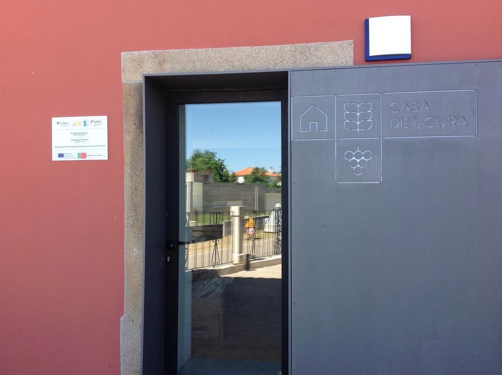 Casa De L Cura Guest House Miranda do Douro Exterior photo