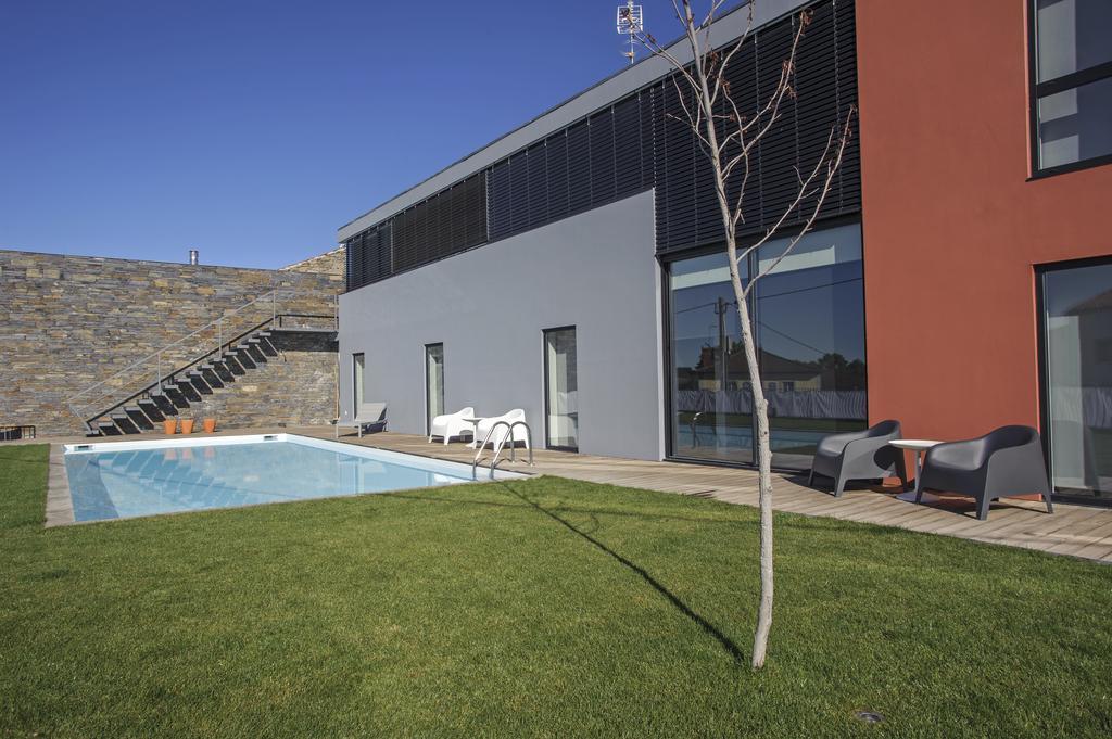 Casa De L Cura Guest House Miranda do Douro Exterior photo